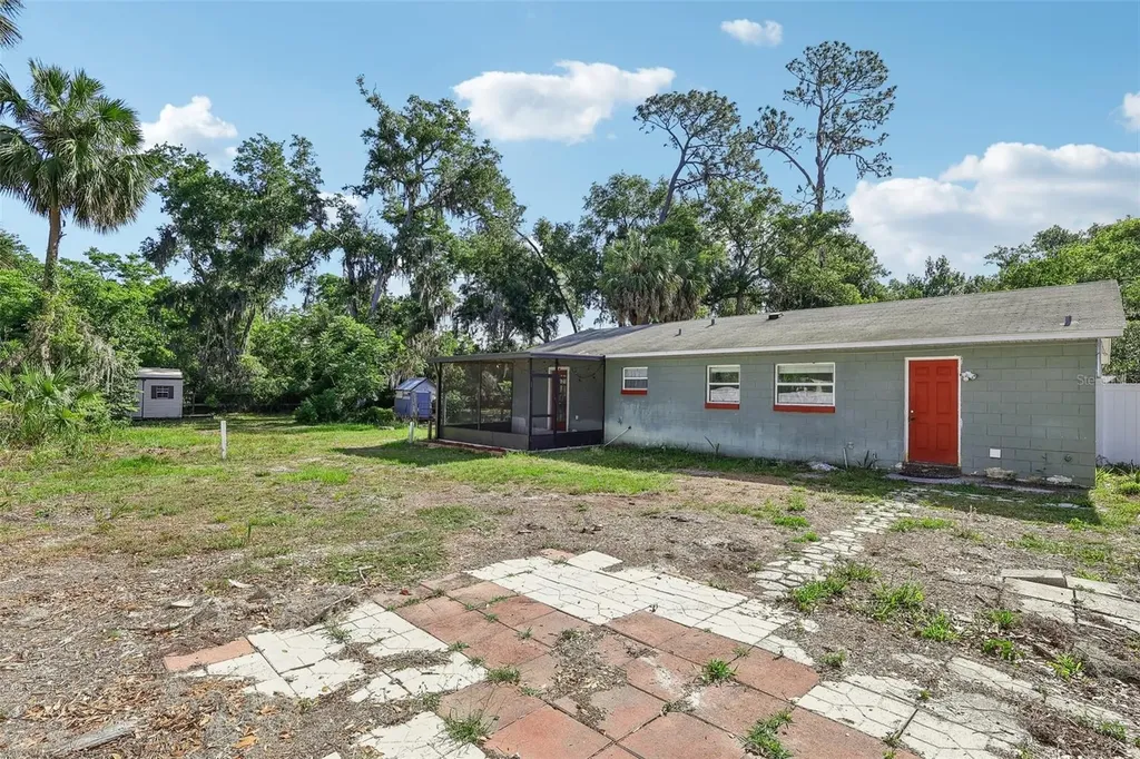 321 E 11th Avenue Mount Dora FL 32757