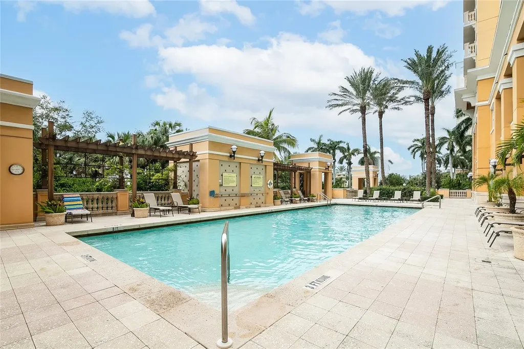 750 N Tamiami Trail Sarasota FL 34236
