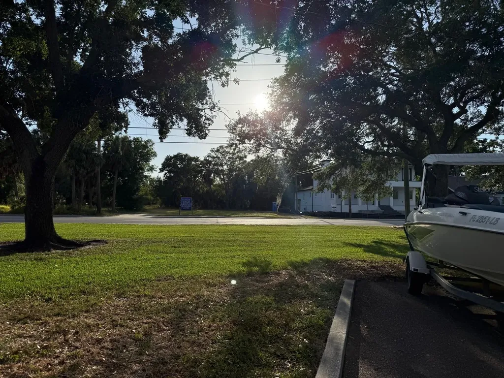 3733 6th Street S St Petersburg FL 33705