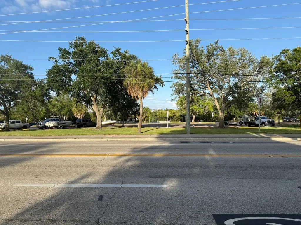 3733 6th Street S St Petersburg FL 33705