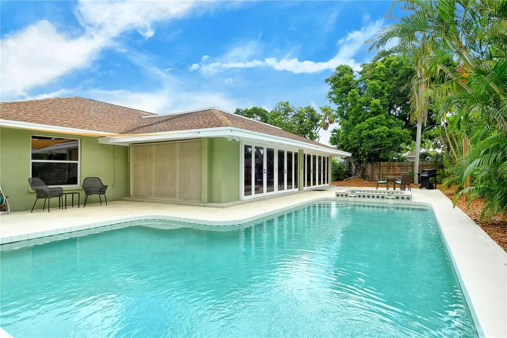 6303 3rd Avenue NW Bradenton FL 34209