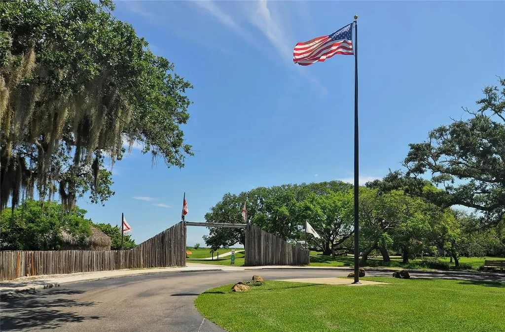 6303 3rd Avenue NW Bradenton FL 34209