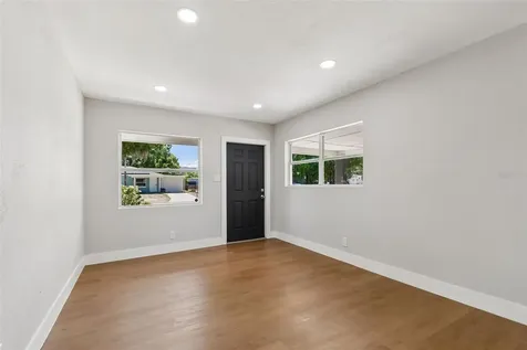 11206 N Arden Avenue Tampa FL 33612