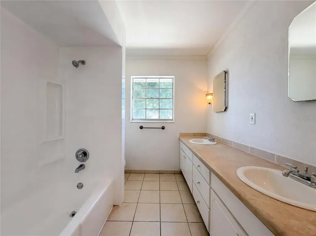 6712 Conetta Drive Sarasota FL 34243