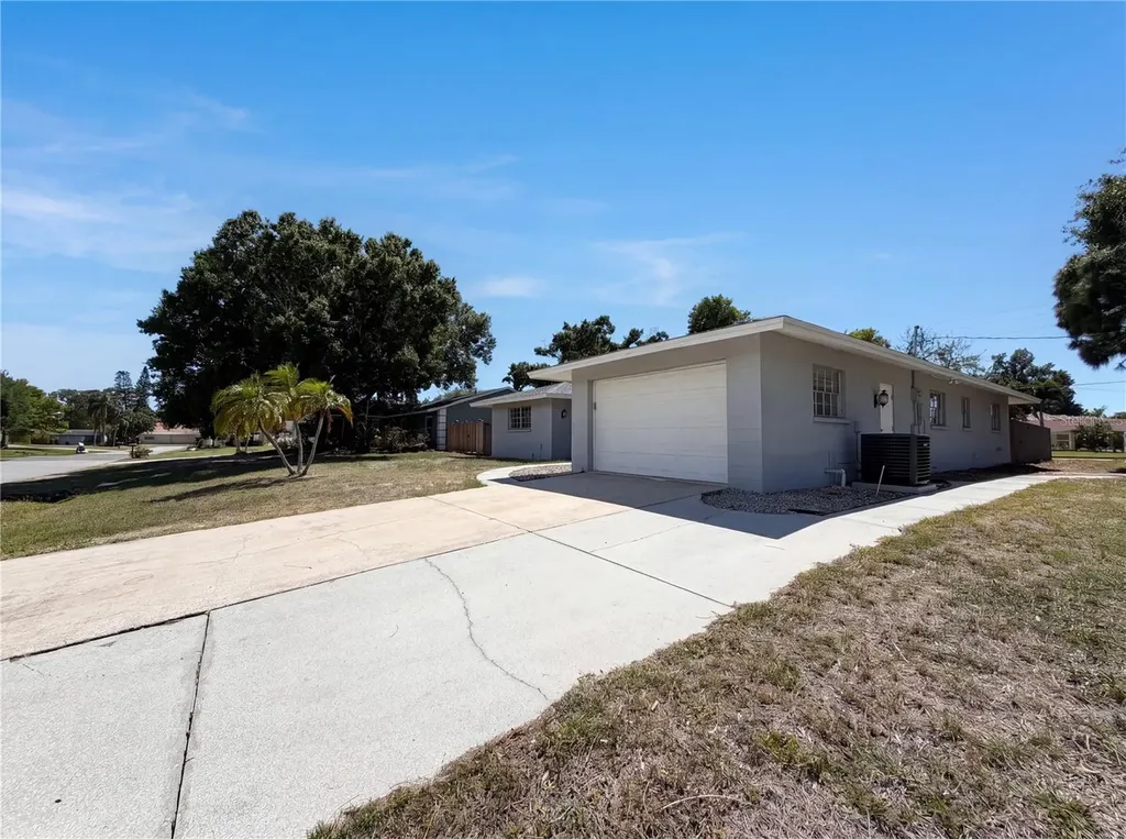 6712 Conetta Drive Sarasota FL 34243
