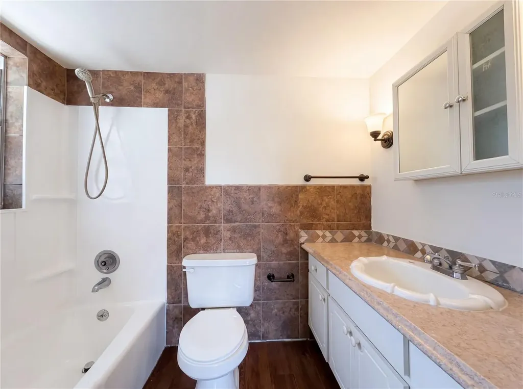6712 Conetta Drive Sarasota FL 34243