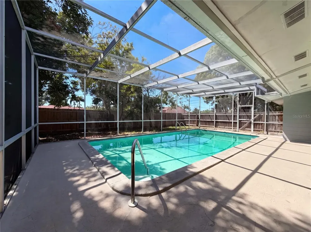 6712 Conetta Drive Sarasota FL 34243