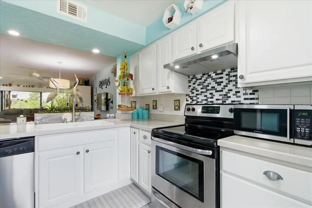 6111 Lake Pointe Drive Orlando FL 32822