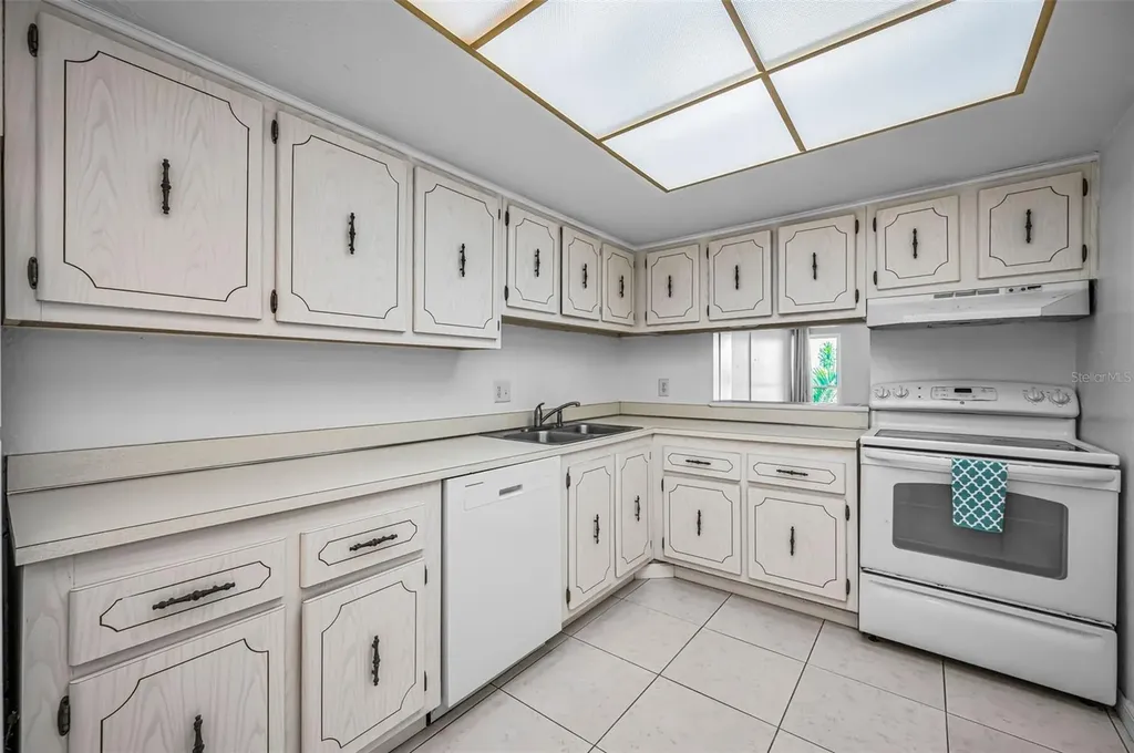 4908 38th Way S St Petersburg FL 33711