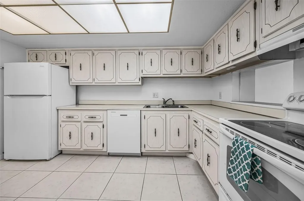 4908 38th Way S St Petersburg FL 33711