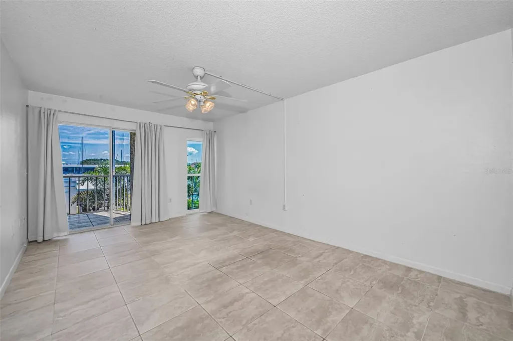4908 38th Way S St Petersburg FL 33711