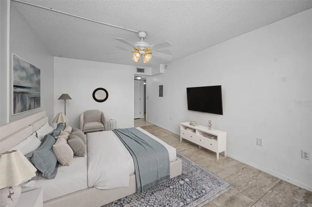 4908 38th Way S St Petersburg FL 33711
