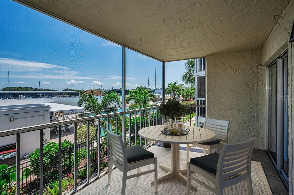 4908 38th Way S St Petersburg FL 33711