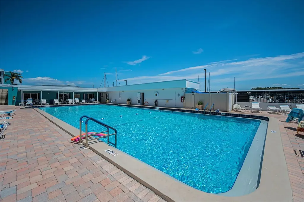 4908 38th Way S St Petersburg FL 33711
