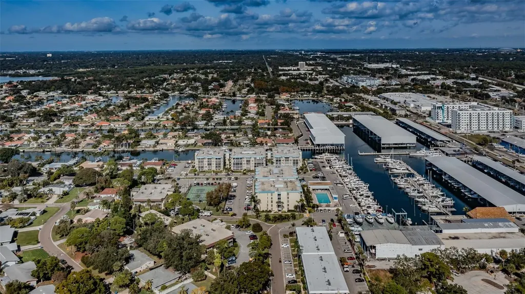 4908 38th Way S St Petersburg FL 33711