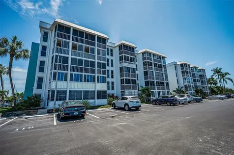 4908 38th Way S St Petersburg FL 33711
