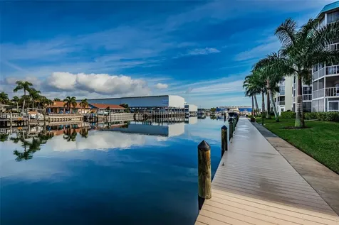 4908 38th Way S St Petersburg FL 33711