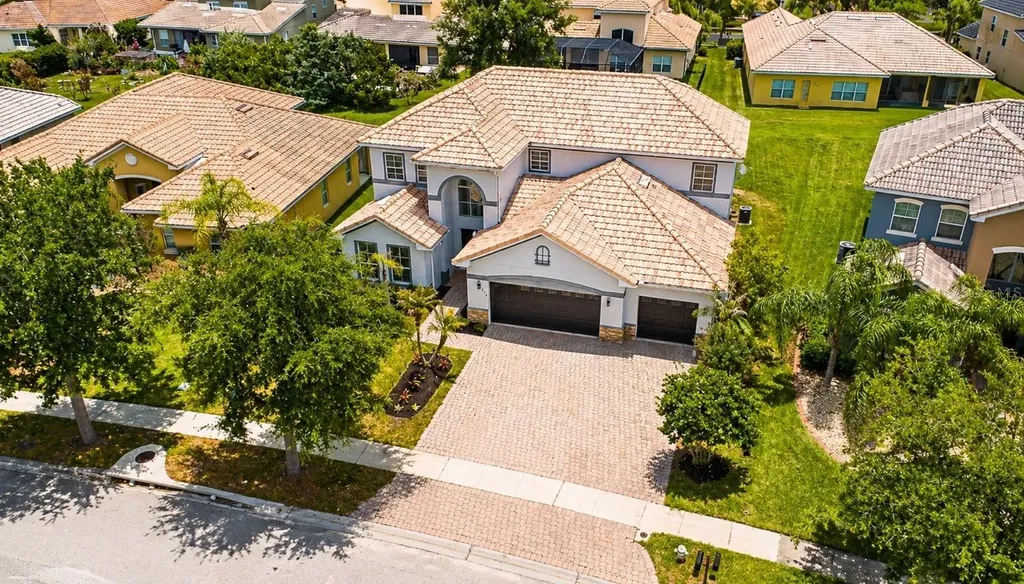 3747 Eagle Isle Circle Kissimmee FL 34746