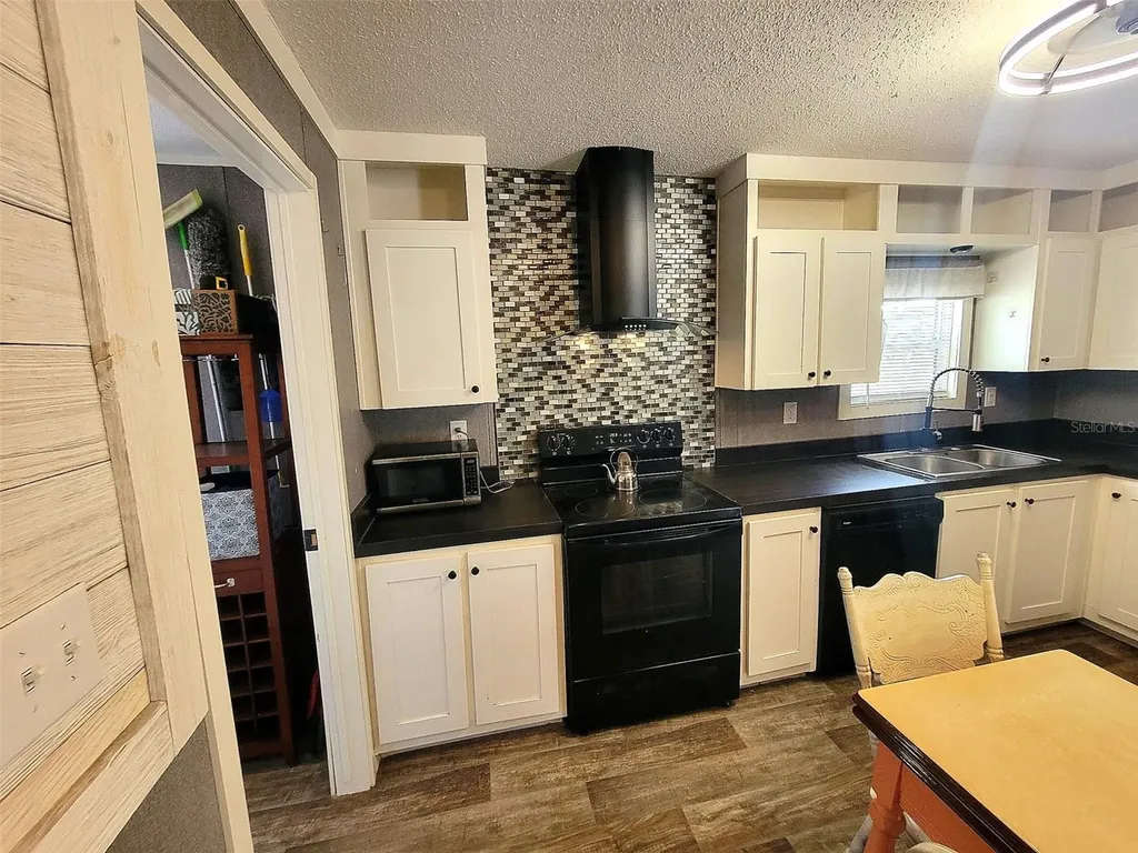 2231 SE State Road 121 Morriston FL 32668