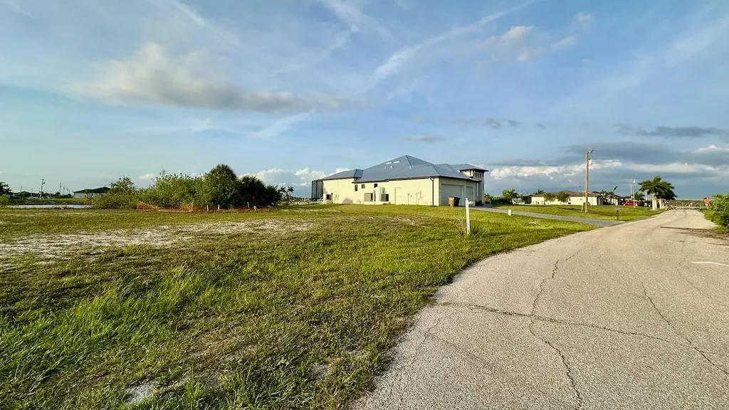 3233 NW 9th Street Cape Coral FL 33993