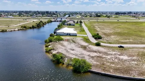 3233 NW 9th Street Cape Coral FL 33993