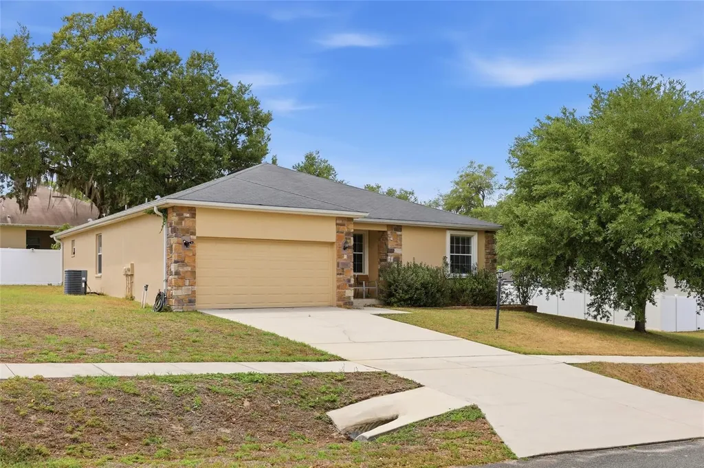 306 Stonepoint Lane Lady Lake FL 32159