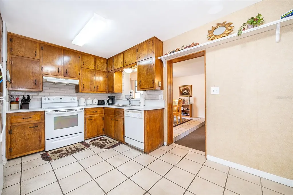 7 S Thacker Avenue Kissimmee FL 34741