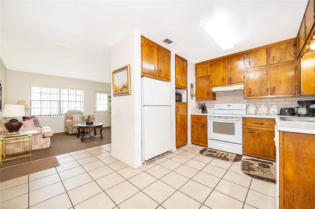 7 S Thacker Avenue Kissimmee FL 34741