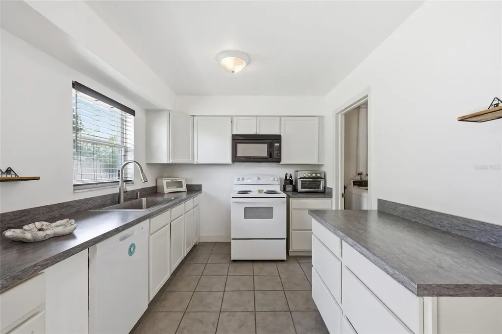 908 Rock Oak Drive Orlando FL 32809