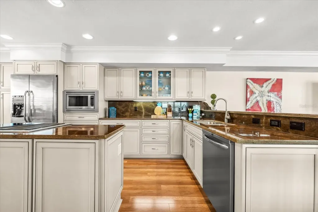 548A Beach Road Sarasota FL 34242