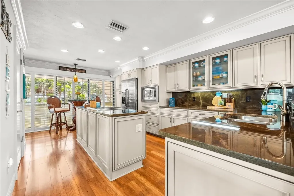 548 Beach Road Sarasota FL 34242