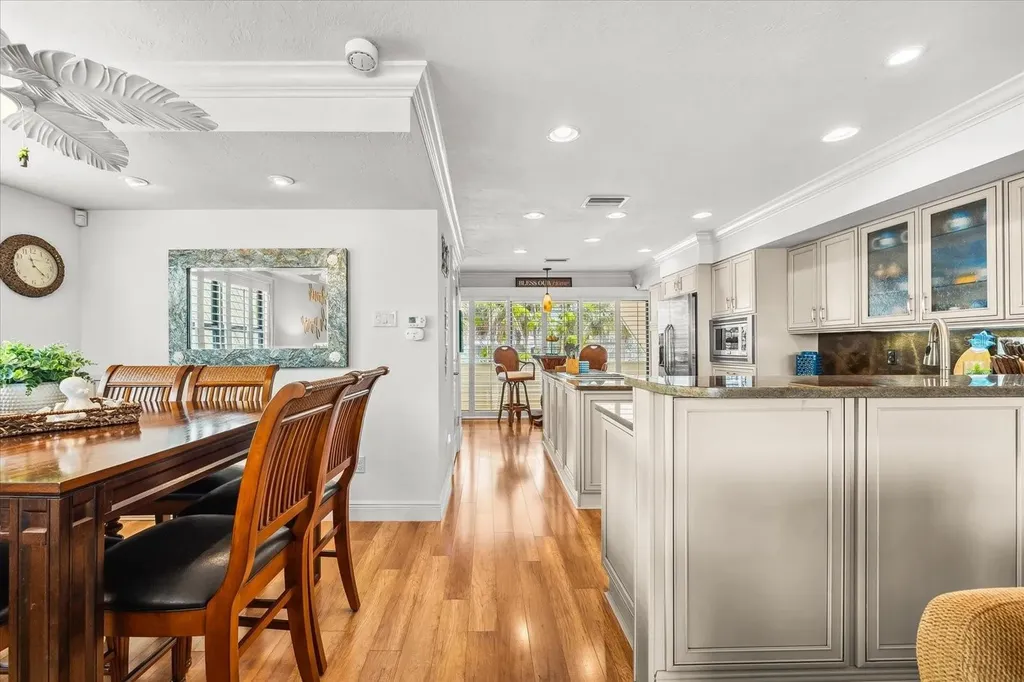 548 Beach Road Sarasota FL 34242