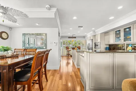 548A Beach Road Sarasota FL 34242