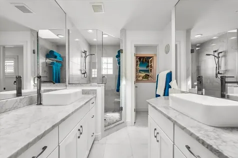 548A Beach Road Sarasota FL 34242
