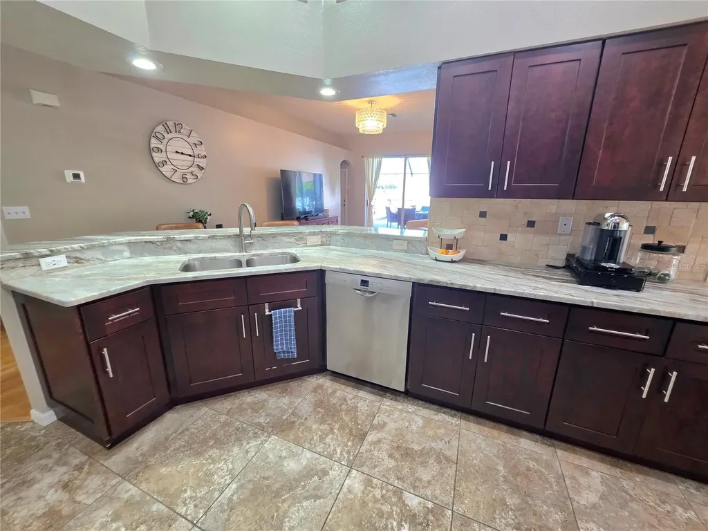 2608 Vinedale Avenue Valrico FL 33596