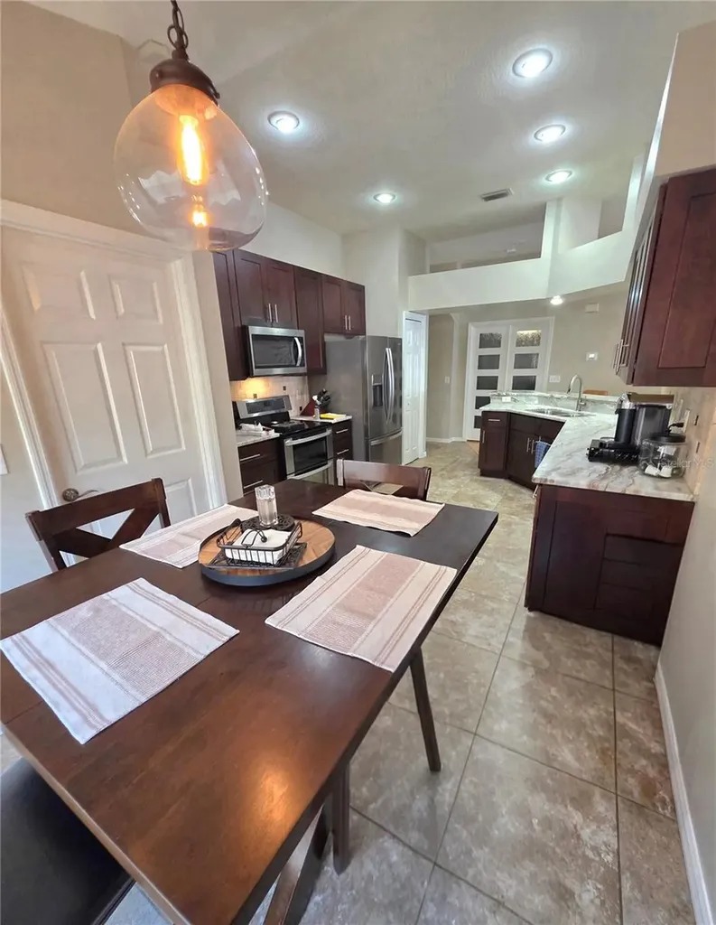 2608 Vinedale Avenue Valrico FL 33596