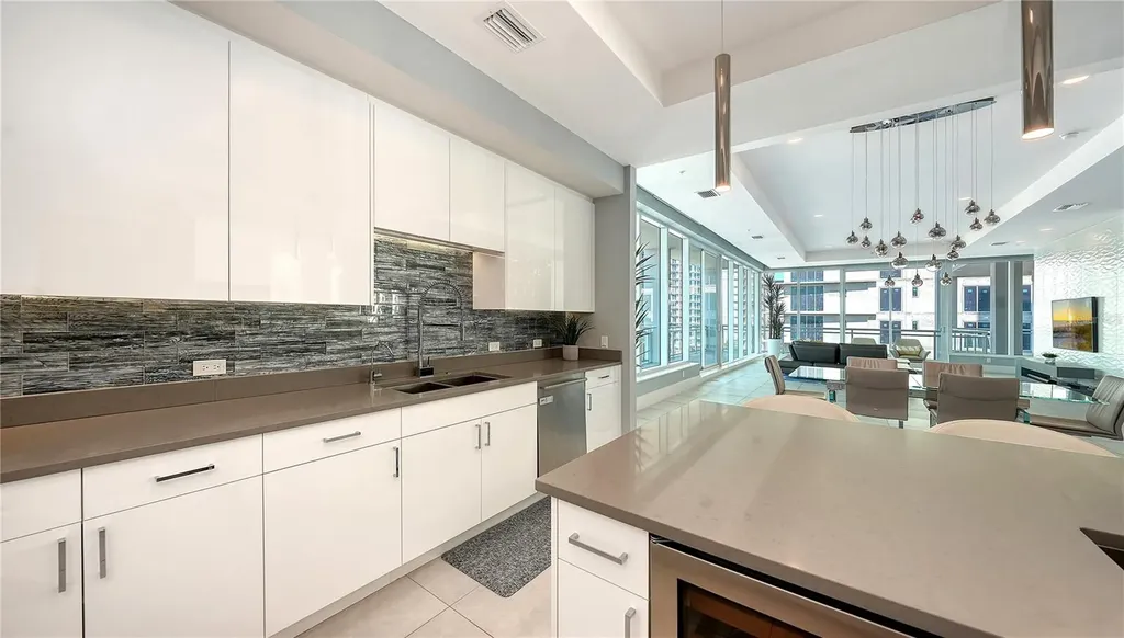 540 N Tamiami Trail Sarasota FL 34236
