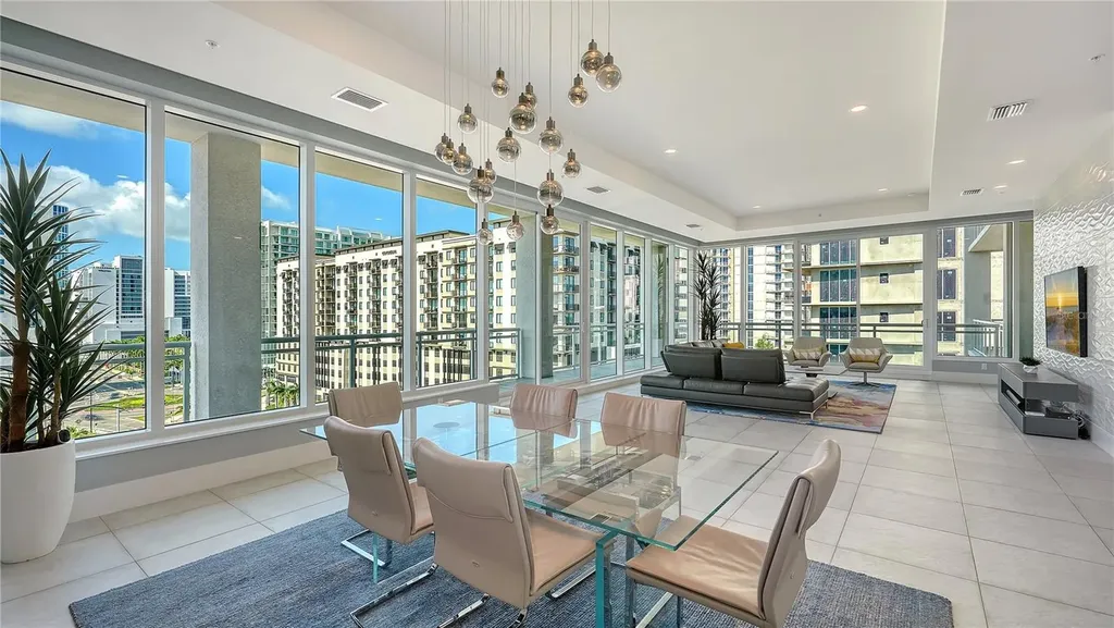 540 N Tamiami Trail Sarasota FL 34236