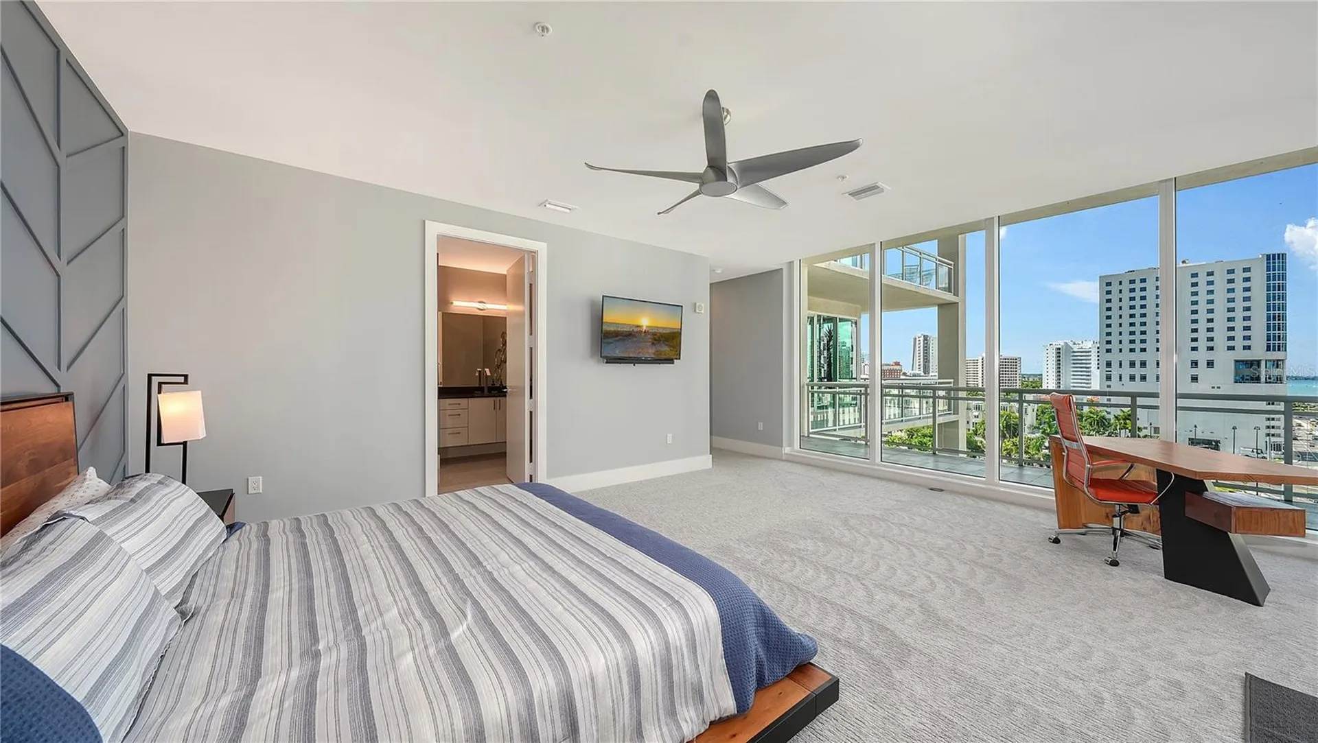 540 N Tamiami Trail Sarasota FL 34236
