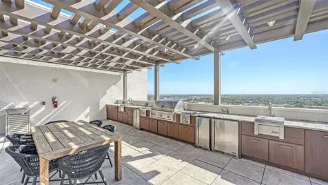 540 N Tamiami Trail Sarasota FL 34236