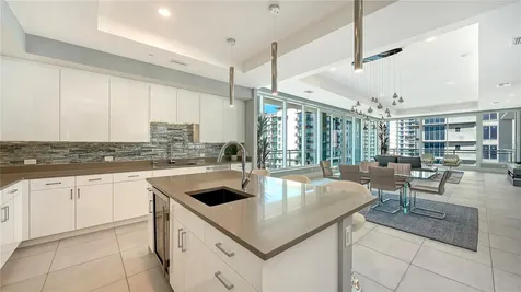 540 N Tamiami Trail Sarasota FL 34236