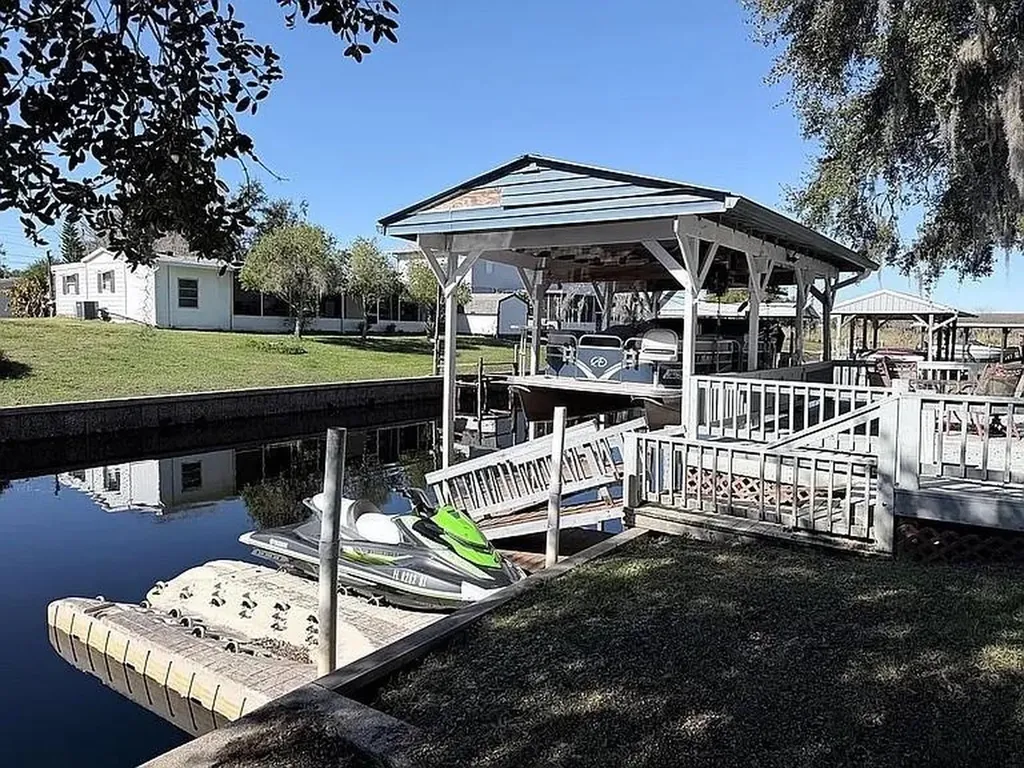 2086 Starboard Drive Geneva FL 32732