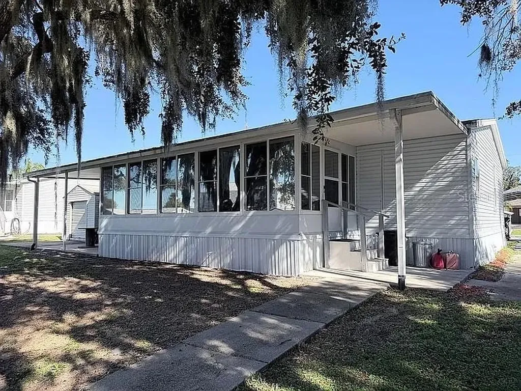2086 Starboard Drive Geneva FL 32732