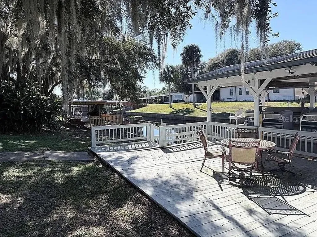 2086 Starboard Drive Geneva FL 32732