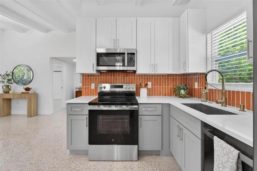 4029 3rd Avenue S St Petersburg FL 33711