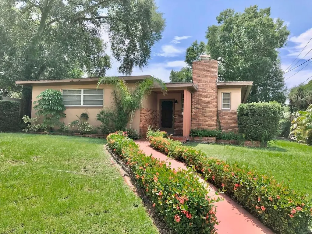 1310 W Woodlawn Avenue Tampa FL 33603