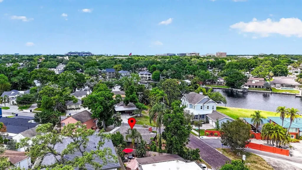 1310 W Woodlawn Avenue Tampa FL 33603