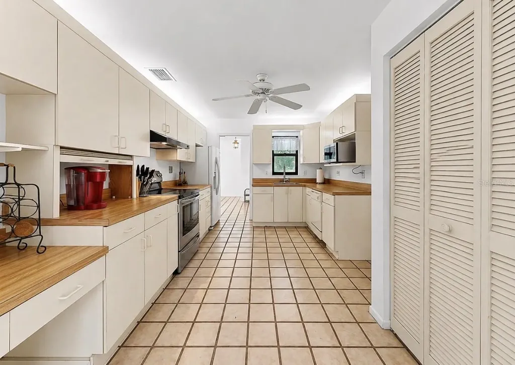 948 Winter Garden Drive Sarasota FL 34243