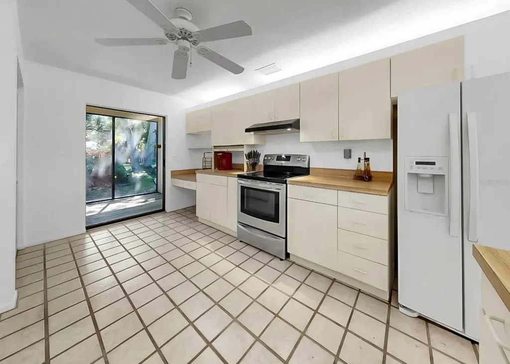 948 Winter Garden Drive Sarasota FL 34243