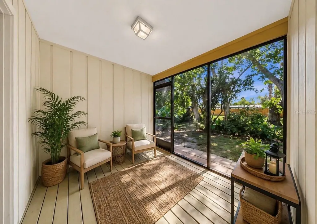 948 Winter Garden Drive Sarasota FL 34243